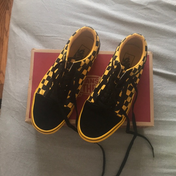vans old skool yellow black